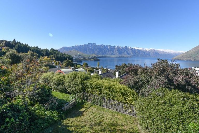 Photo of property in 49b Wynyard Crescent, Fernhill, Queenstown, 9300