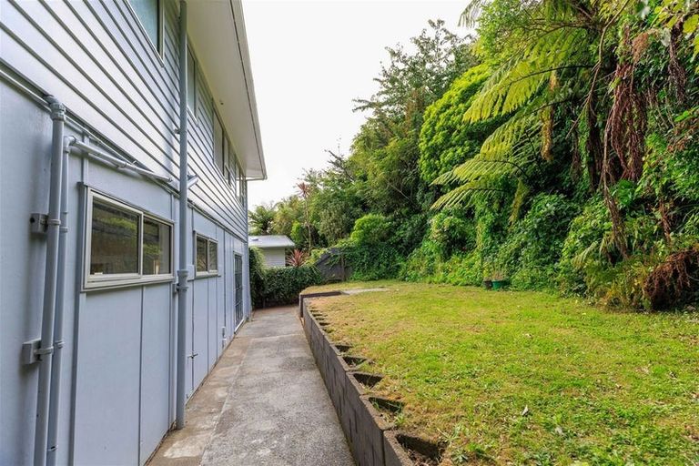 Photo of property in 34 Glanmire Road, Newlands, Wellington, 6037