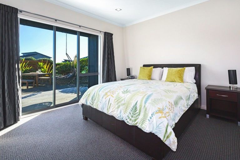 Photo of property in 11 Pharazyn Avenue, Waikanae Beach, Waikanae, 5036