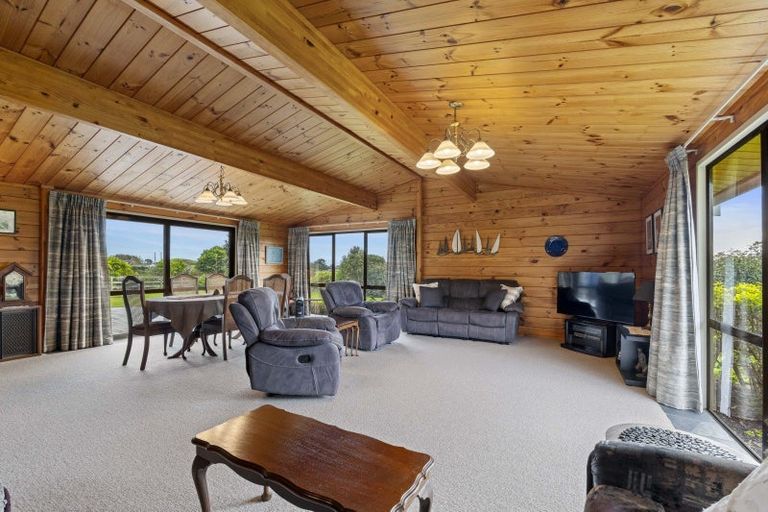 Photo of property in 6 Byron Place, Whalers Gate, New Plymouth, 4310