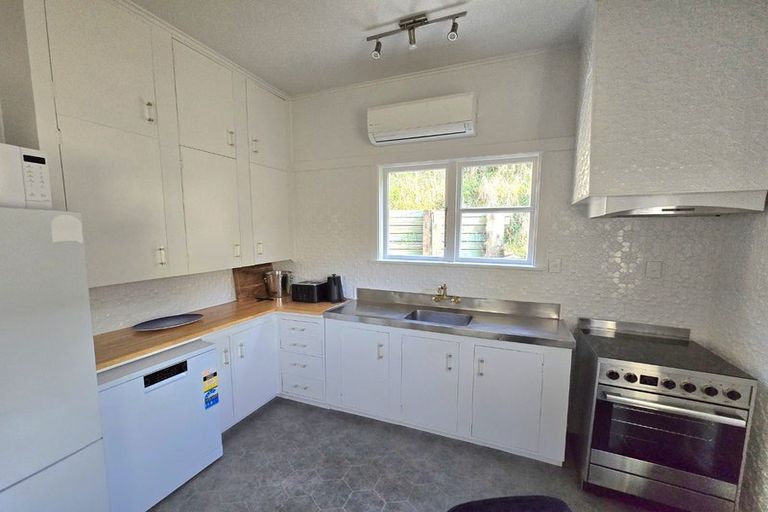 Photo of property in 35 Patanga Crescent, Thorndon, Wellington, 6011
