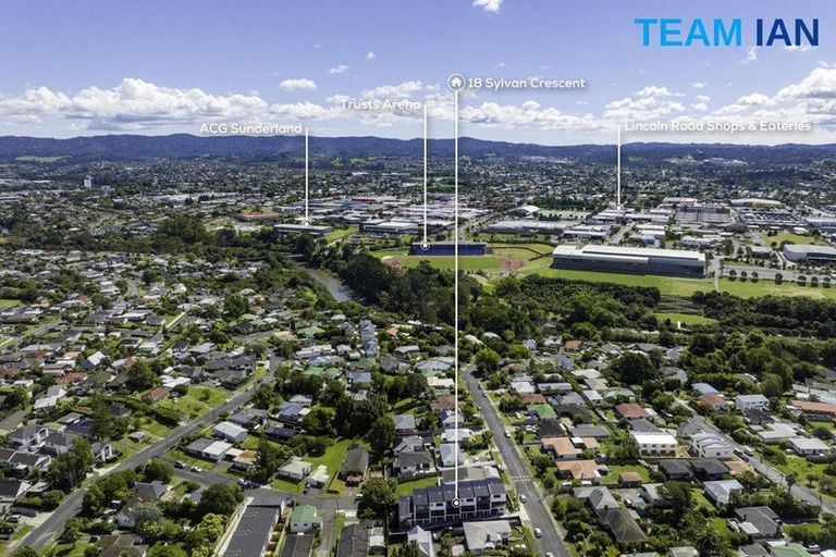 Photo of property in 8/18 Sylvan Crescent, Te Atatu South, Auckland, 0610