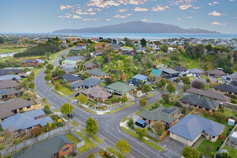 Photo of property in 2 Jeannie Way, Waikanae Beach, Waikanae, 5036