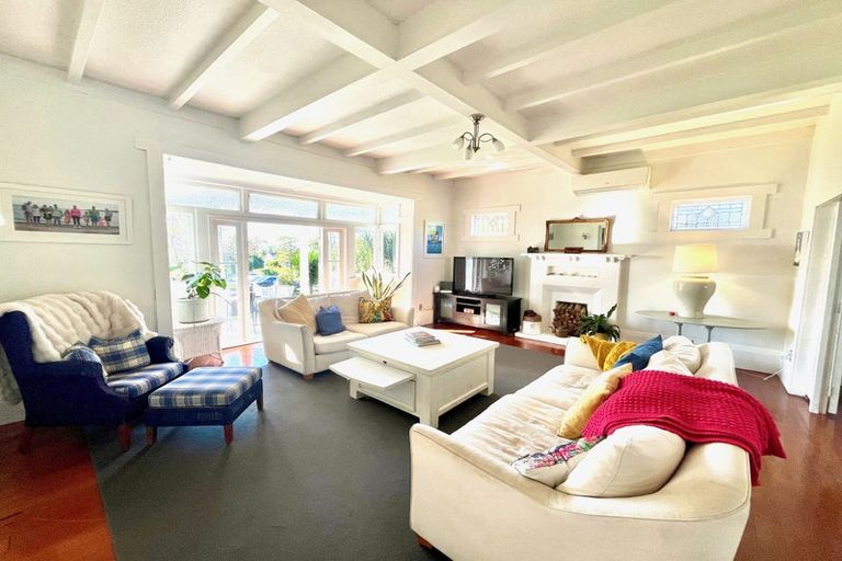 Photo of property in 23 Maungakiekie Avenue, Greenlane, Auckland, 1051