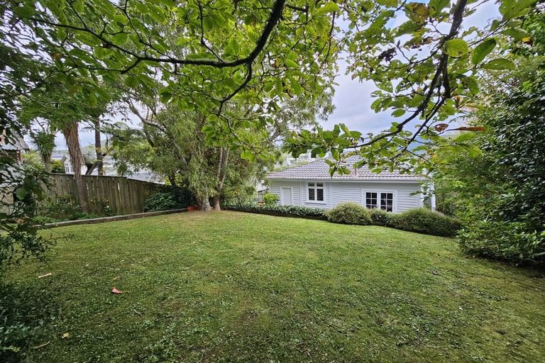 Photo of property in 8 Newcombe Crescent, Karori, Wellington, 6012