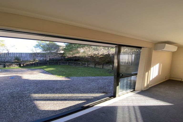 Photo of property in 6 Marbella Crescent, Oteha, Auckland, 0632