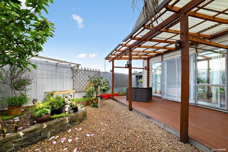 Photo of property in 36 Sohlue Place, Oteha, Auckland, 0632