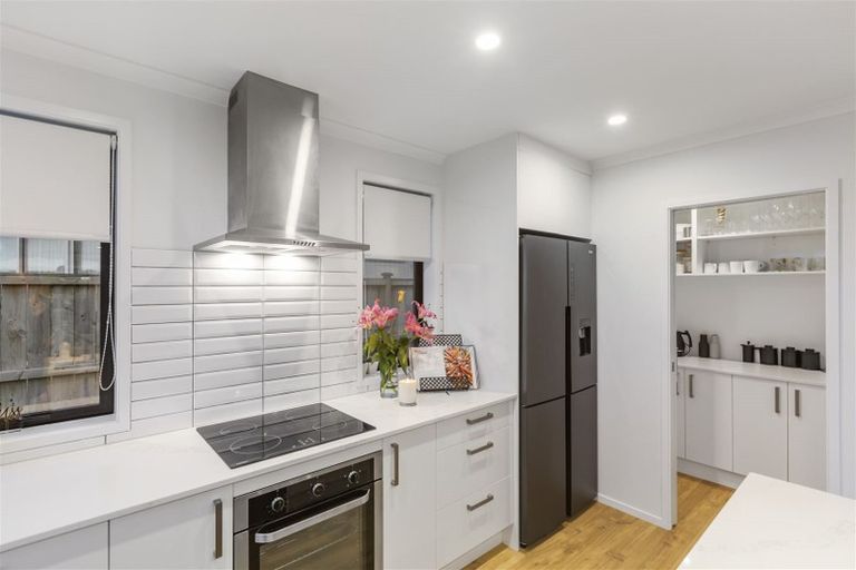 Photo of property in 9 Tawatawa Street, Long Bay, Auckland, 0630