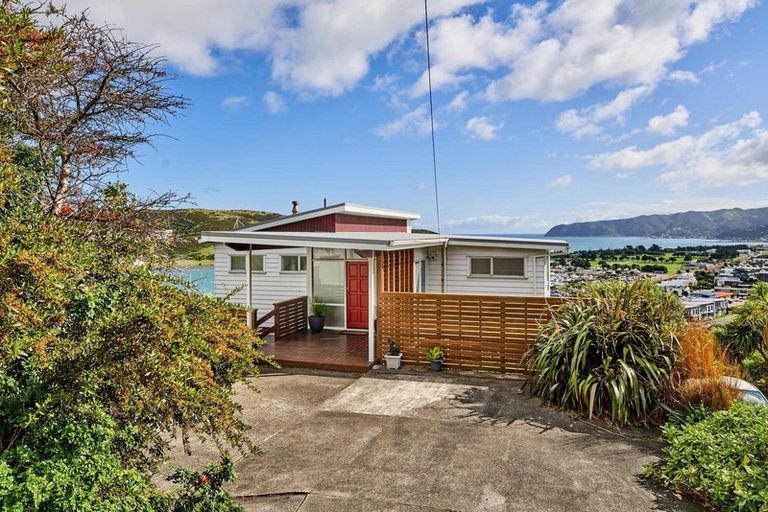 Photo of property in 58 Kiriwai Road, Paremata, Porirua, 5024