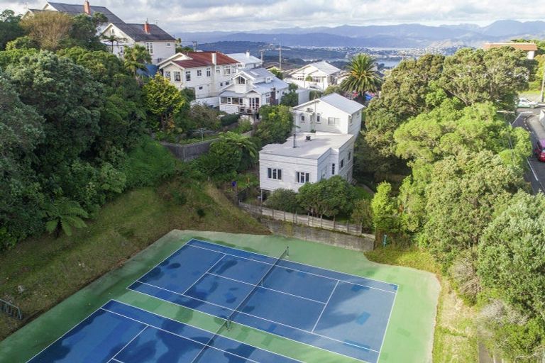 Photo of property in 4 Vennell Street, Brooklyn, Wellington, 6021