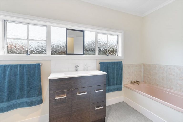 Photo of property in 14 Montgomery Street, Levin, 5510