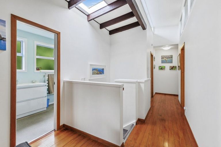 Photo of property in 22 Kingston Heights Road, Kingston, Wellington, 6021