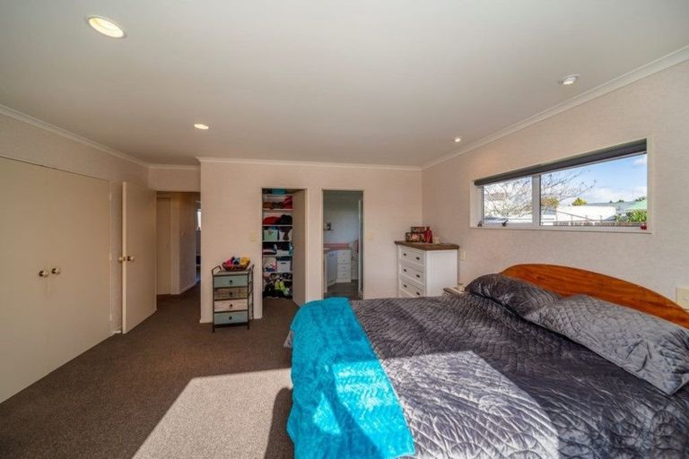 Photo of property in 28 Nikau Street, Inglewood, 4330