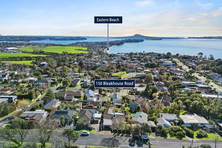 Photo of property in 150 Bleakhouse Road, Mellons Bay, Auckland, 2014