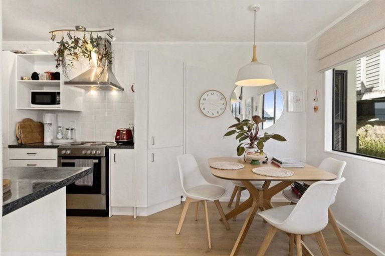 Photo of property in 2/238 The Esplanade, Island Bay, Wellington, 6023