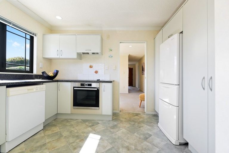 Photo of property in 28 Halcione Close, Flagstaff, Hamilton, 3210