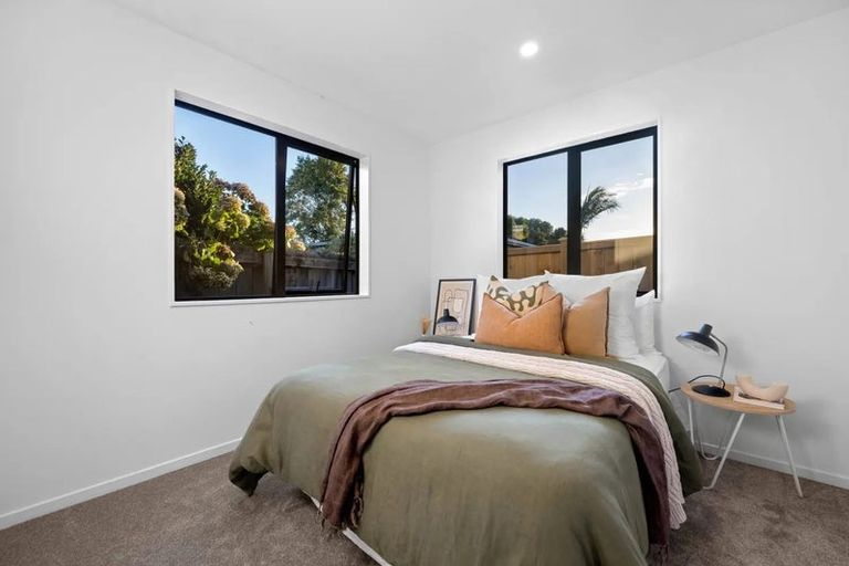 Photo of property in 3b Dawnhaven Drive, Te Atatu Peninsula, Auckland, 0610