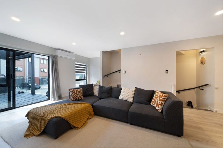 Photo of property in 6 Meritage Lane, Te Atatu South, Auckland, 0610