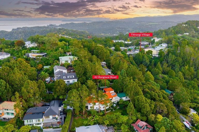 Photo of property in 42 Rangiwai Road, Titirangi, Auckland, 0604