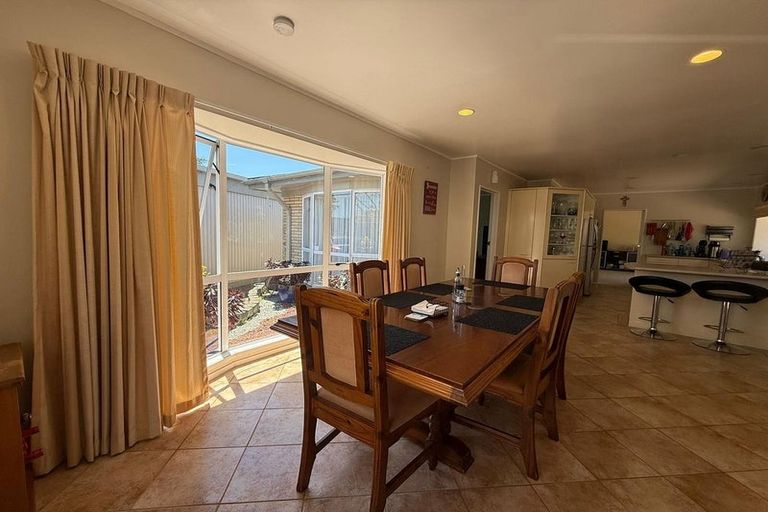 Photo of property in 7 Sanctuary Point, Sunnyhills, Auckland, 2010