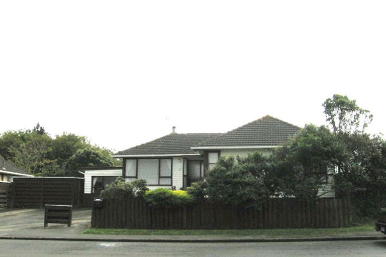 Photo of property in 11 Loasby Crescent, Newlands, Wellington, 6037