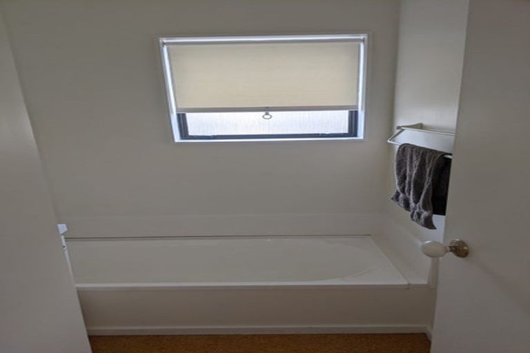 Photo of property in 2/9 Mana Esplanade, Paremata, Porirua, 5026