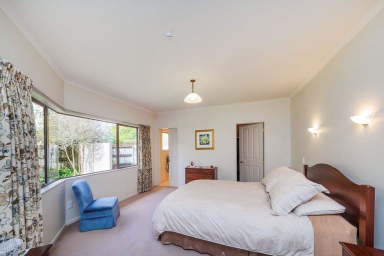 Photo of property in 2 Kea Place, Fitzherbert, Palmerston North, 4410