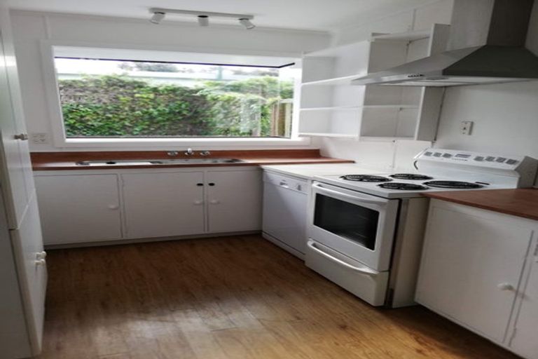 Photo of property in 17 Cypress Drive, Maungaraki, Lower Hutt, 5010