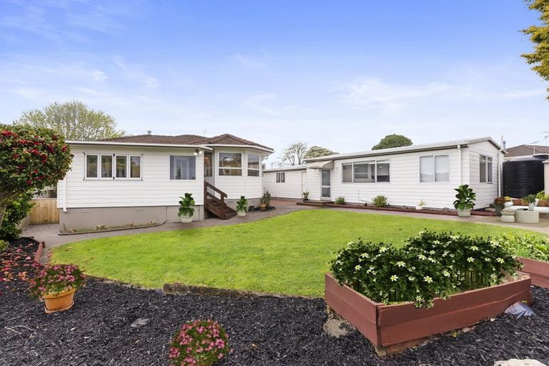 Photo of property in 62 Hutchinsons Road, Bucklands Beach, Auckland, 2014