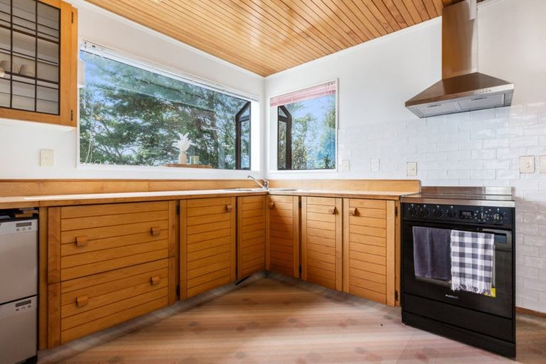 Photo of property in 15 Karaka Street, Eastbourne, Lower Hutt, 5013