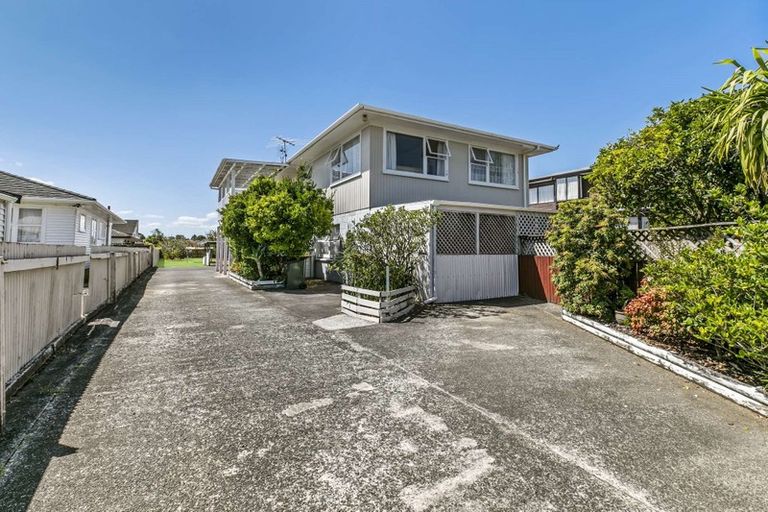 Photo of property in 11 Domain Road, Weymouth, Auckland, 2103