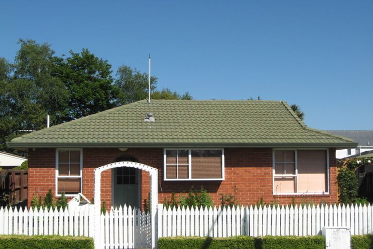 Photo of property in 33 Solomon Avenue, Redwood, Christchurch, 8051