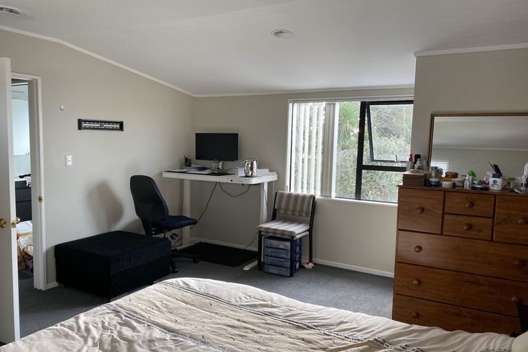 Photo of property in 1/4 Avalon Place, Glenfield, Auckland, 0629