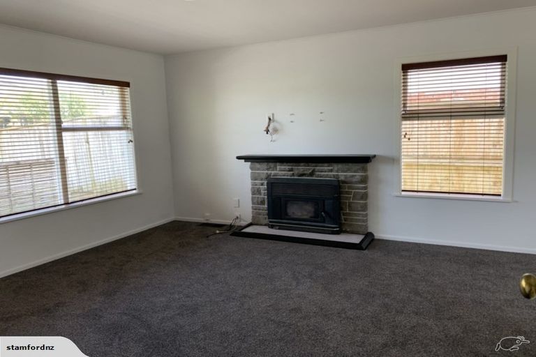 Photo of property in 32 Taupo Street, Green Bay, Auckland, 0604