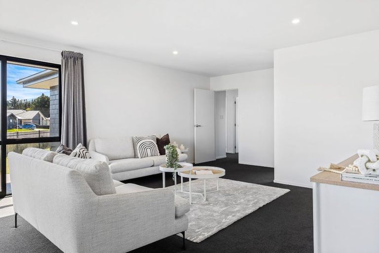 Photo of property in 3b Shillingford Boulevard, Rolleston, 7615