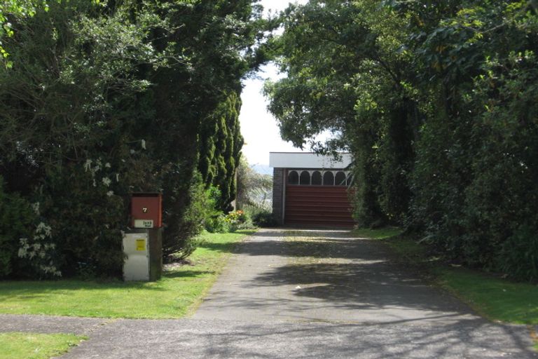 Photo of property in 7 Rika Place, Kawaha Point, Rotorua, 3010