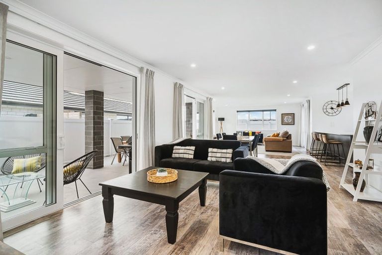 Photo of property in 18 Maturiki Drive, One Tree Point, 0118