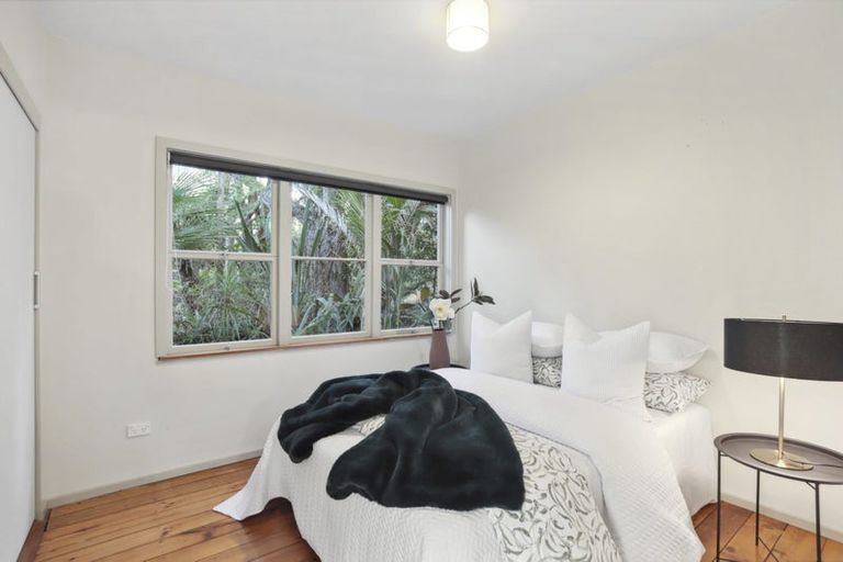 Photo of property in 8 Arapito Road, Titirangi, Auckland, 0604