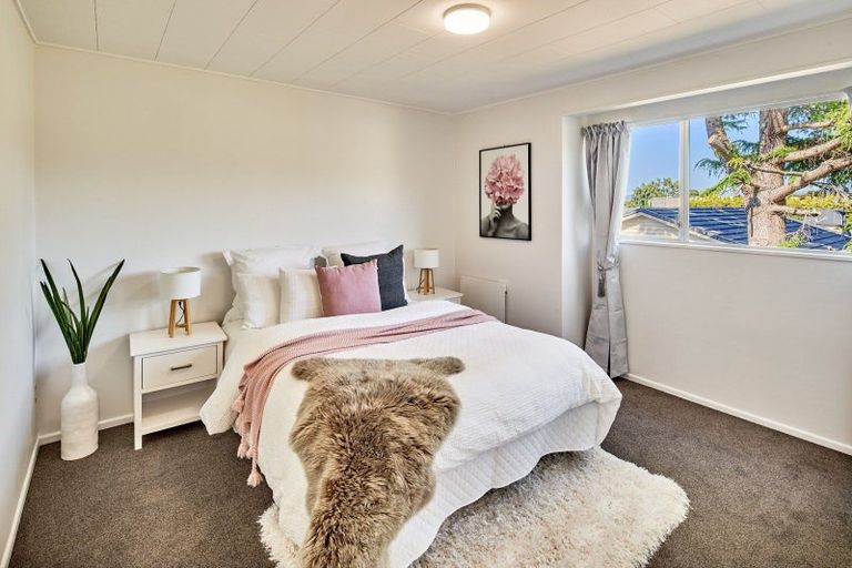 Photo of property in 8f Montgomery Crescent, Clouston Park, Upper Hutt, 5018