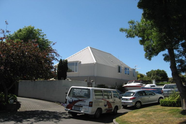 Photo of property in 23b Kingham Place, Avonhead, Christchurch, 8042