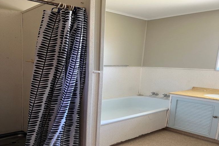 Photo of property in 1/17 Doment Crescent, Orewa, 0931