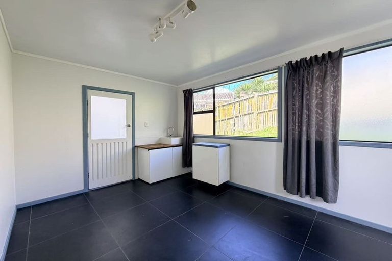 Photo of property in 10 Celeste Place, Totara Vale, Auckland, 0627