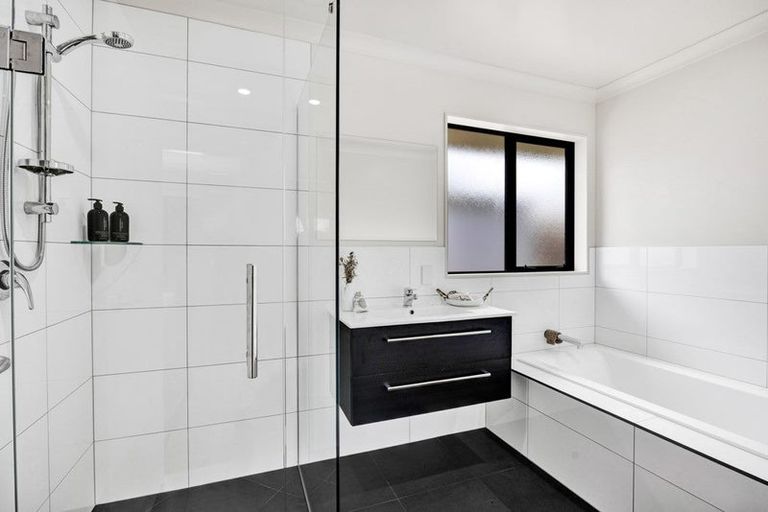 Photo of property in 1 Douglas Street, Hawera, 4610