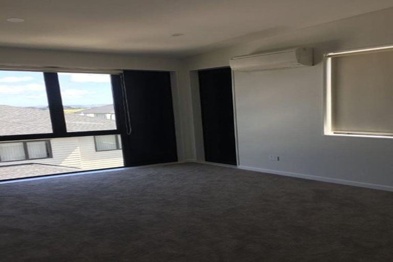 Photo of property in 31 Ascension Crescent, Orewa, 0931