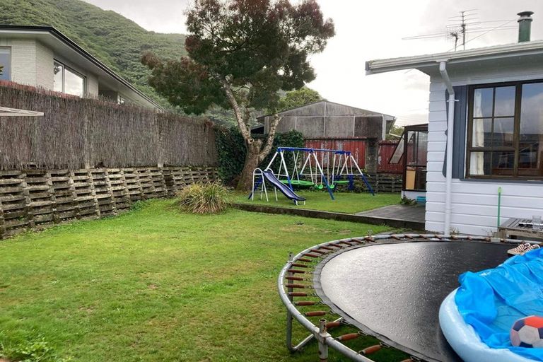 Photo of property in 15 Larchmont Grove, Totara Park, Upper Hutt, 5018