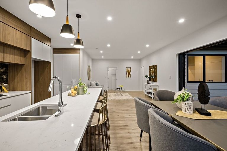 Photo of property in 18 Konoba Avenue, Kumeu, 0810