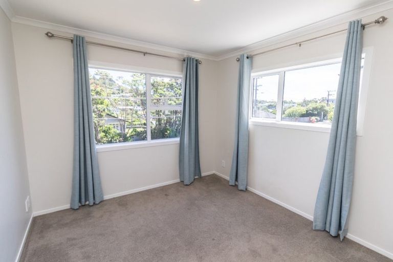 Photo of property in 1/20 Glanmire Road, Newlands, Wellington, 6037