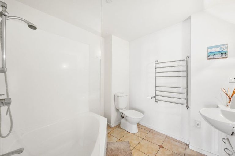 Photo of property in Stadium Garden Flats, 309/107 Thorndon Quay, Pipitea, Wellington, 6011