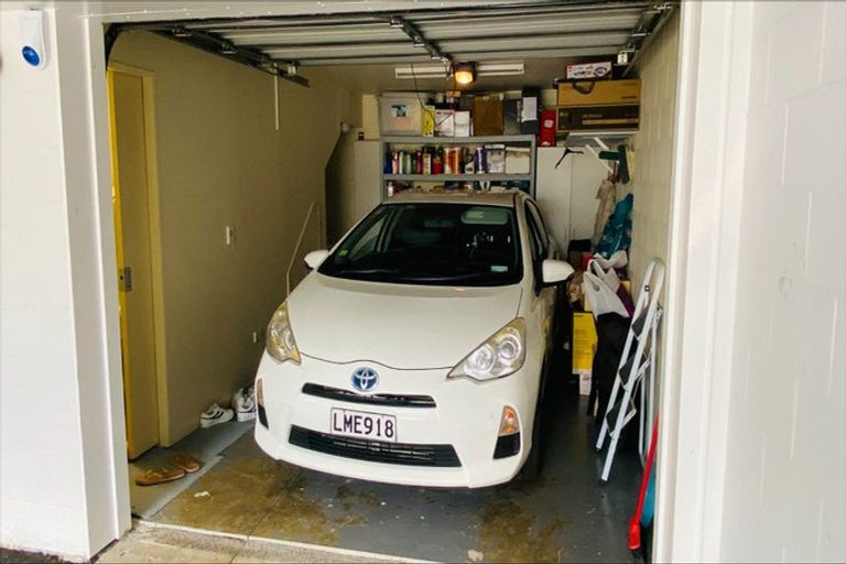 Photo of property in Victoria Villas, 41/35 Pirie Street, Mount Victoria, Wellington, 6011