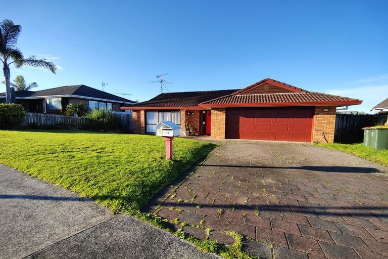 Photo of property in 18 Channing Crescent, Botany Downs, Auckland, 2010